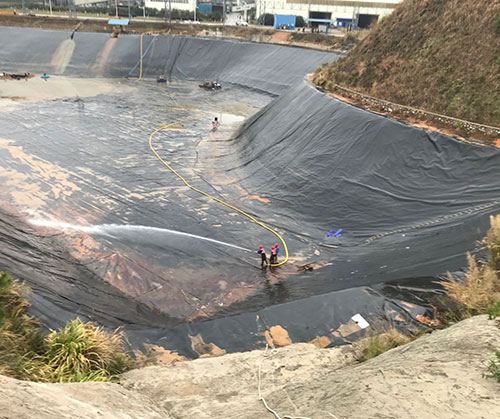 霍尔果斯废水池清理